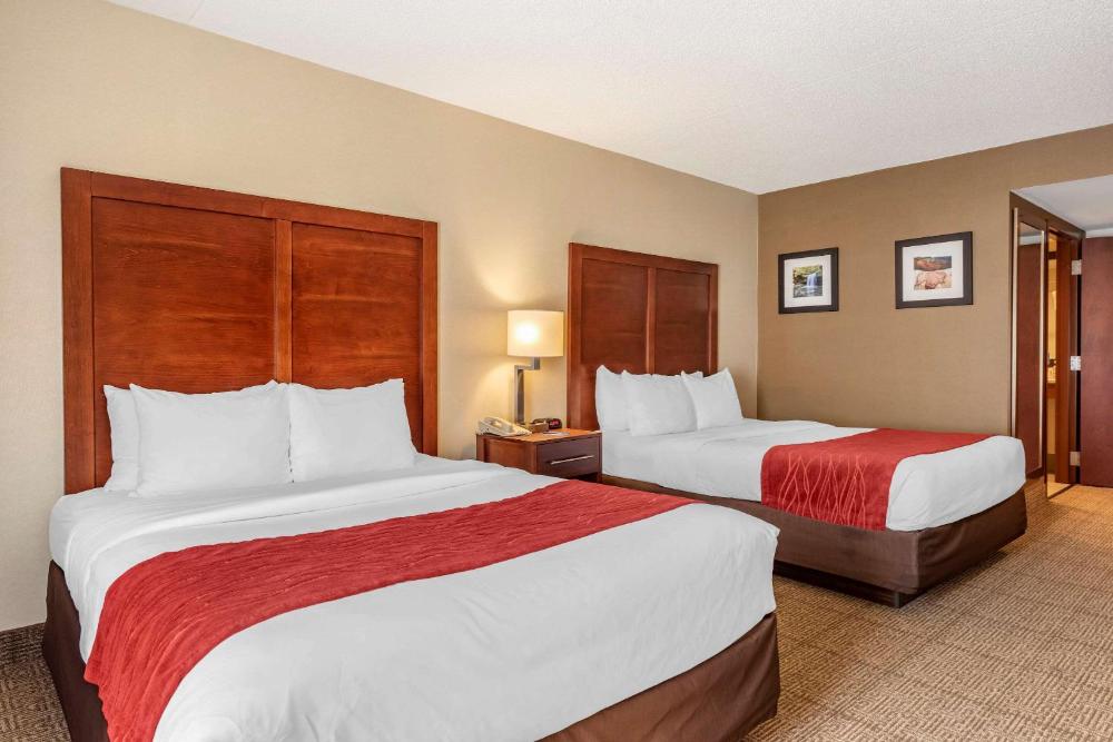 Queen Room with Two Queen Beds - Non-Smoking interior